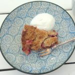 crumble med rabarbar